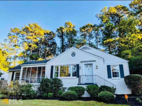 Classy utopian escape near Emory